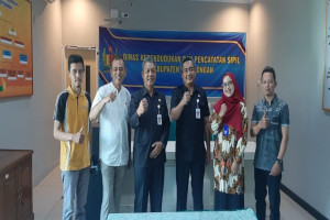 jalin-kerjasama-dengan-dindukcapil-layanan-kesehatan-rsud-kraton-semakin-optimal